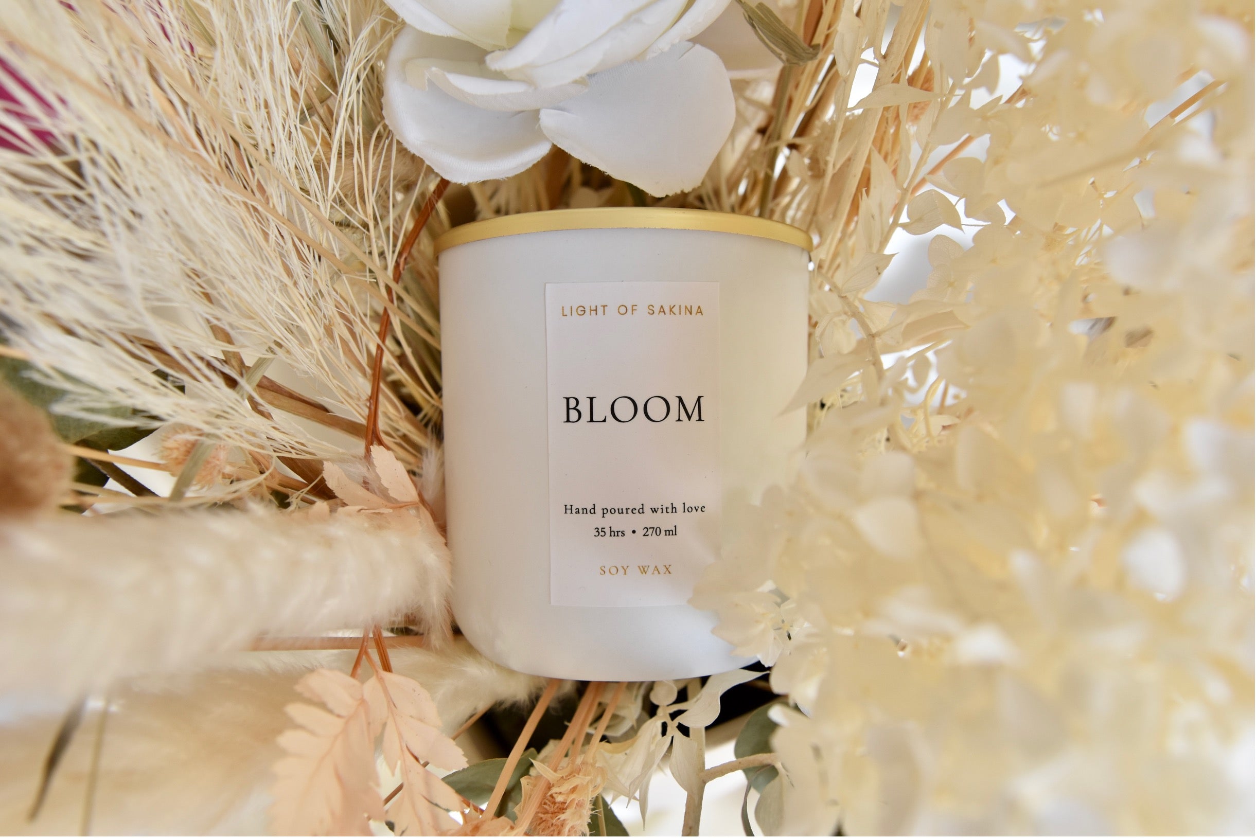 شموع معطرة بالزهور