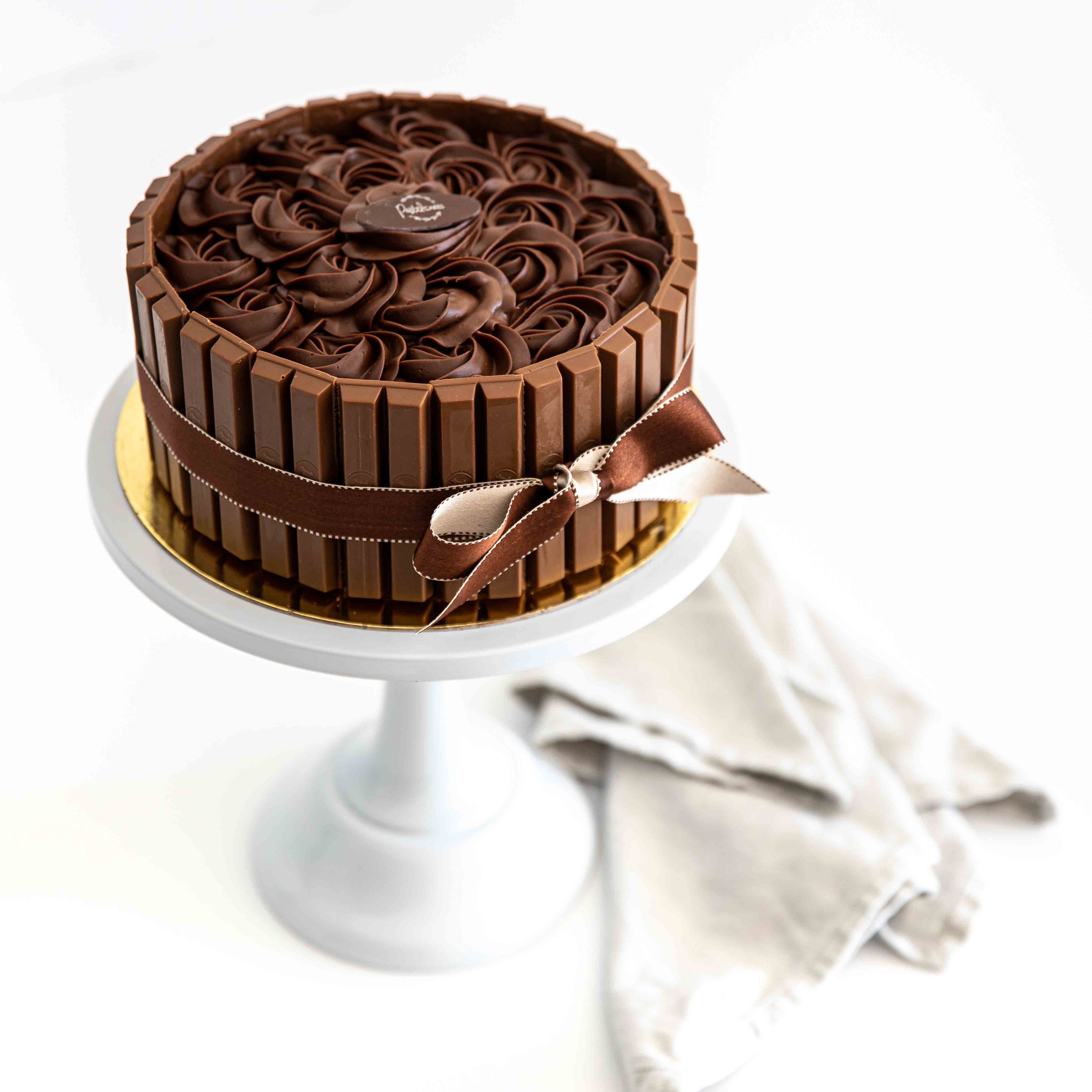KitKat Cake